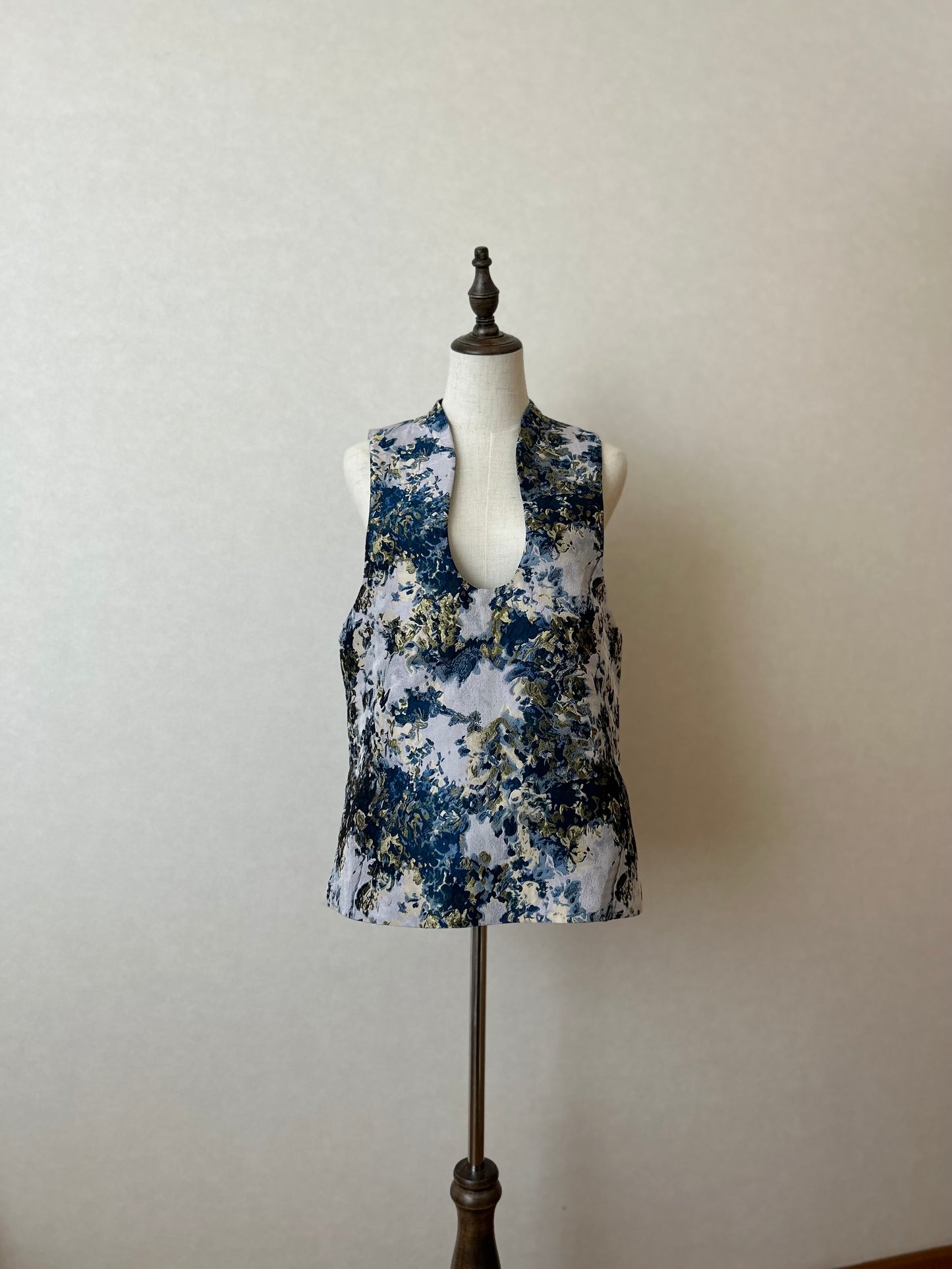 Pullover vest01 ー Blue tiger eye