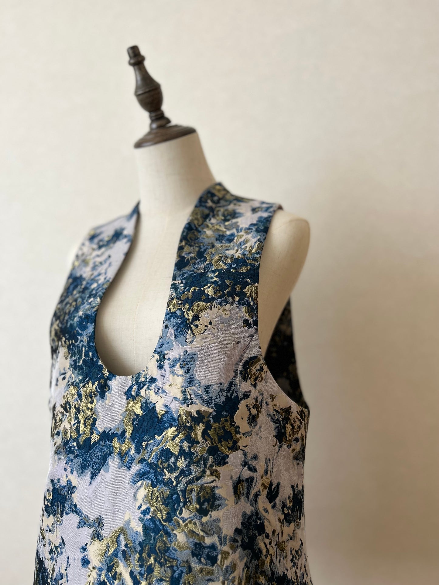 Pullover vest01 ー Blue tiger eye