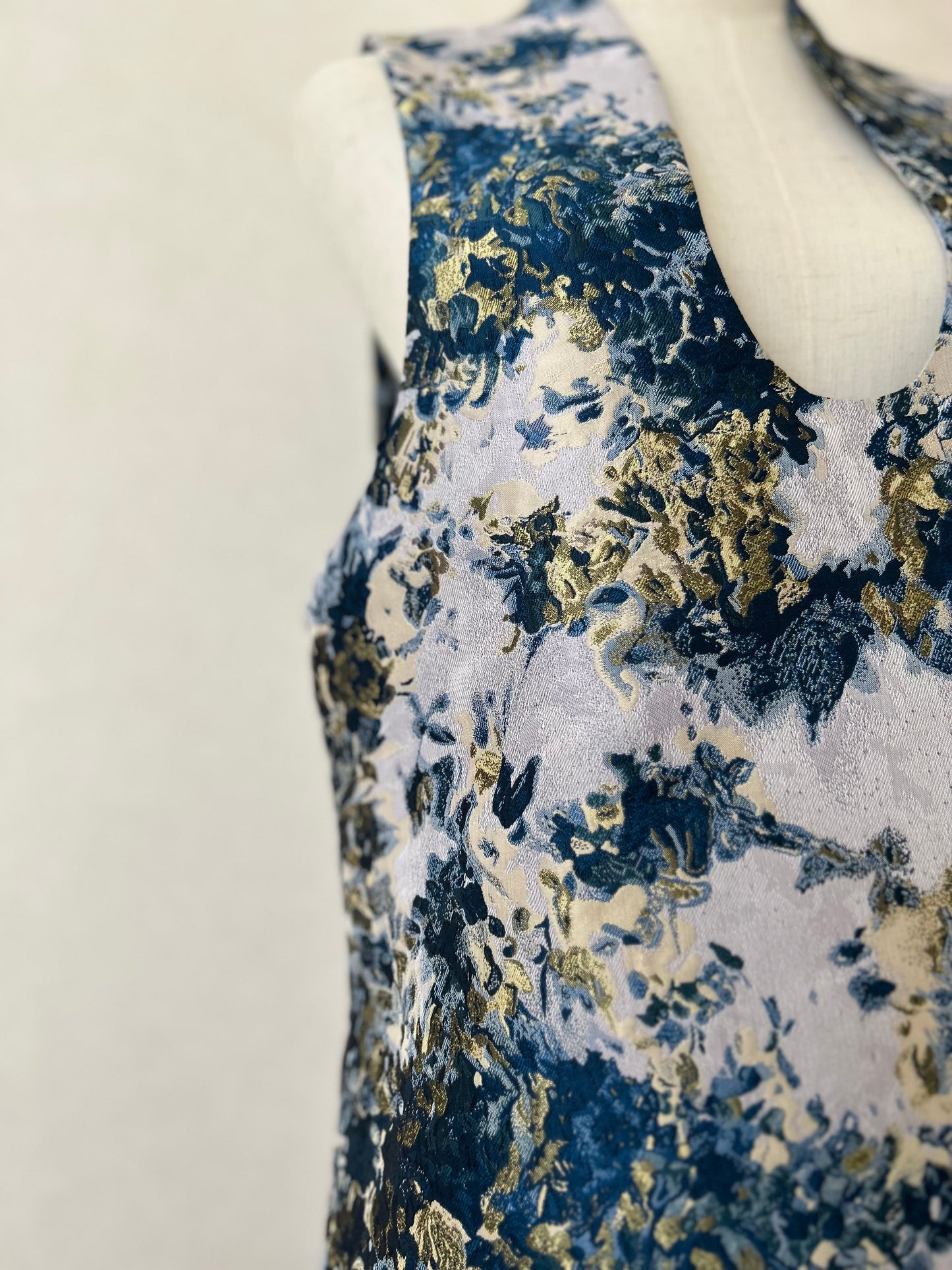 Pullover vest01 ー Blue tiger eye