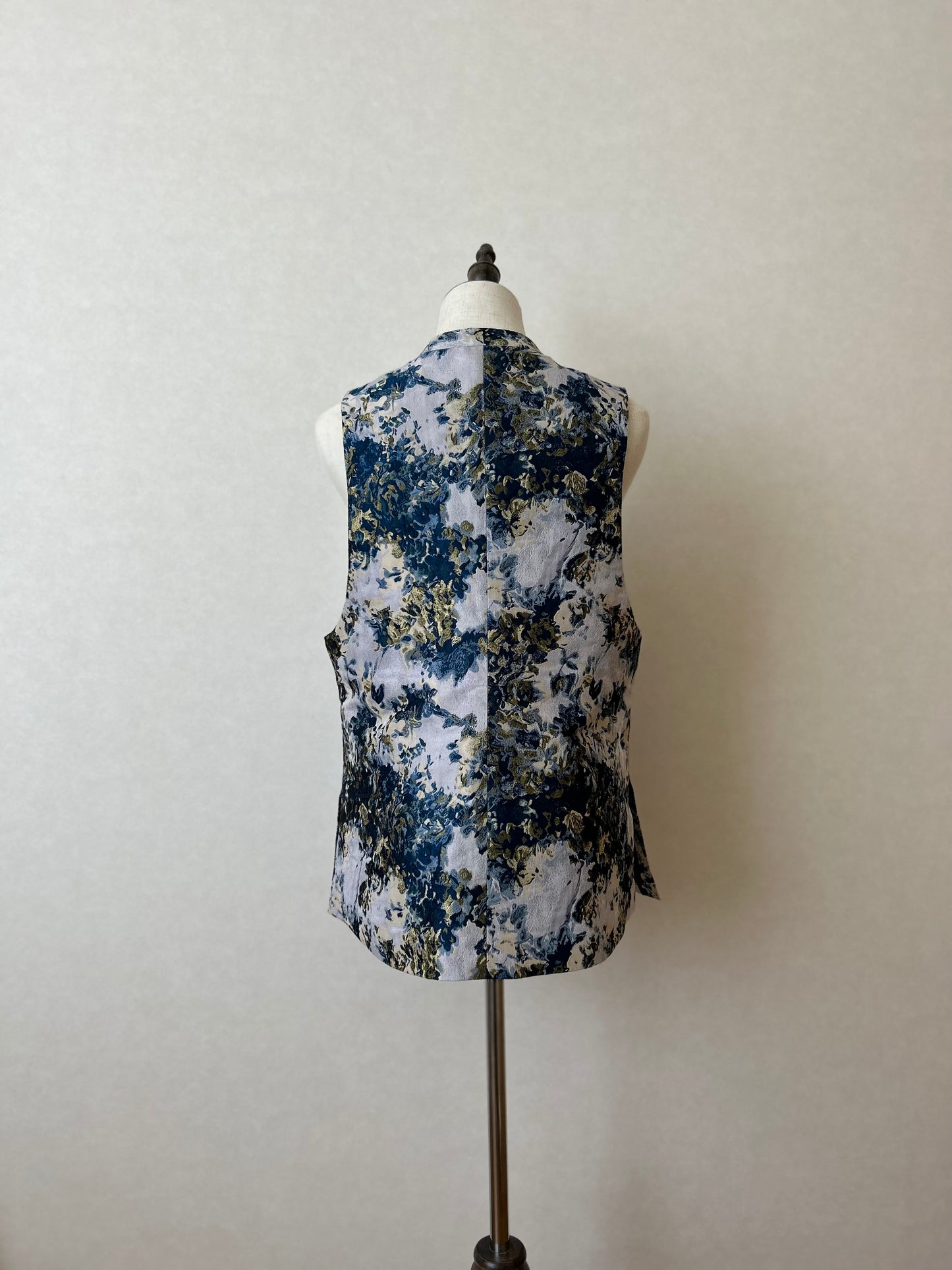 Pullover vest01 ー Blue tiger eye