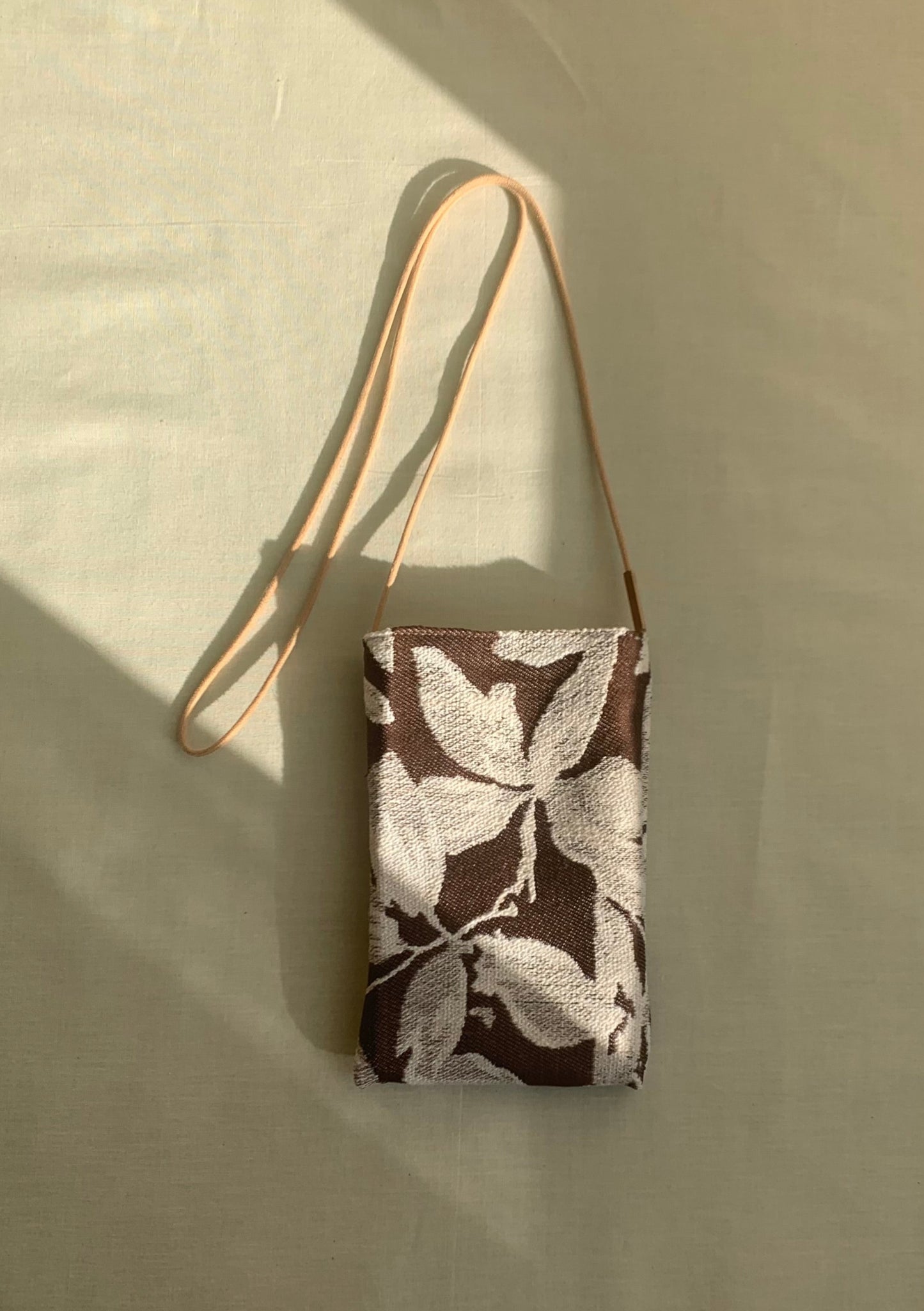 smartphone bag − Botanical brown