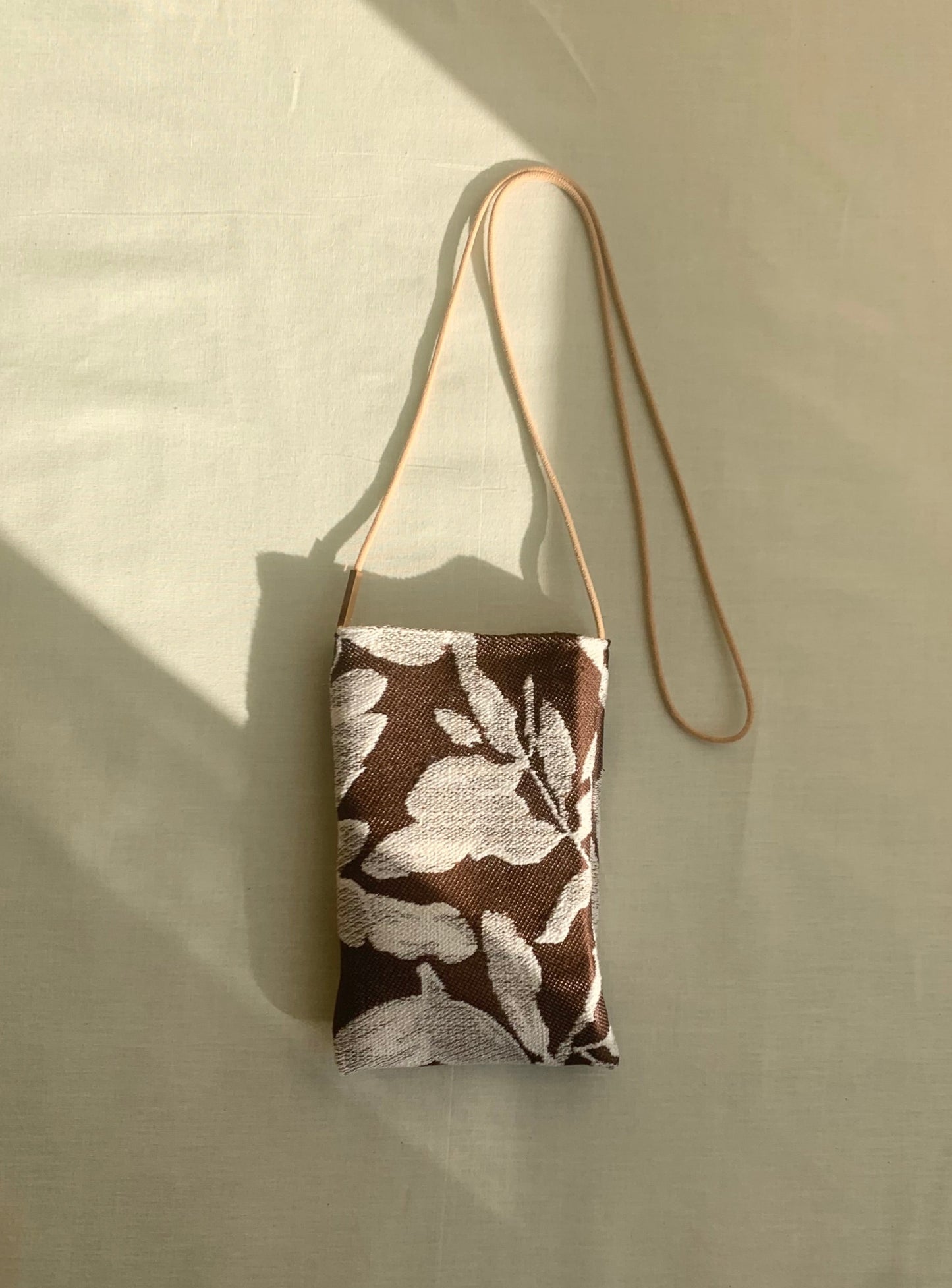 smartphone bag − Botanical  brown